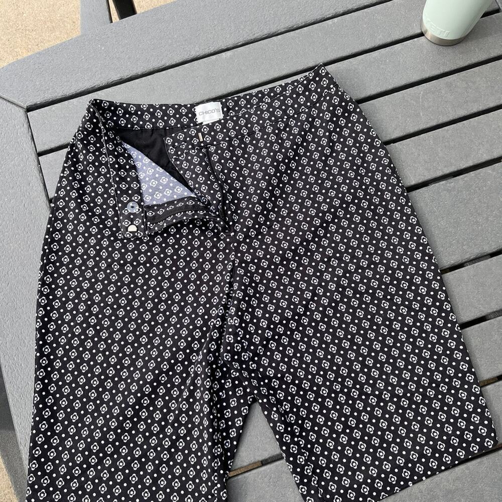 CHICO’S Women's size 1 (S 8) Shorts, Black with White Geometric Print